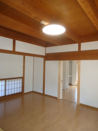 梁の見える部屋