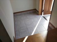 玄関タイル３００角