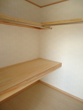 棚付きの収納