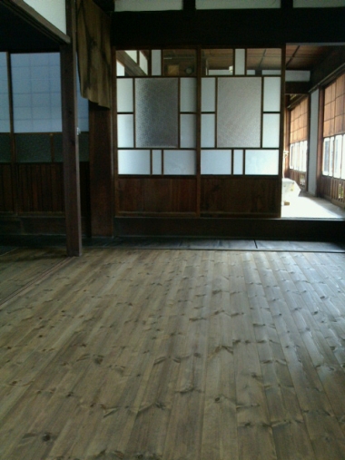 無垢床の塗装