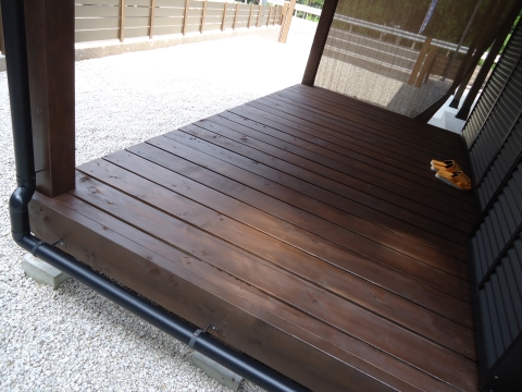 ウッドデッキ