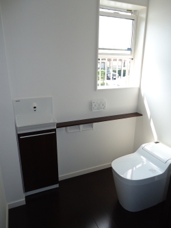 トイレ（タンクレス）