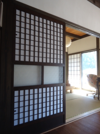 ガラス障子の古建具