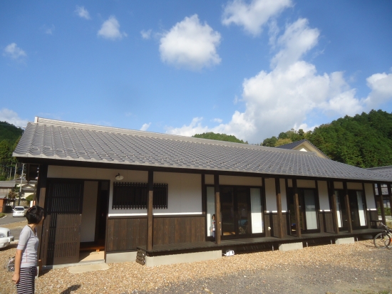 平屋建ての古民家風の家