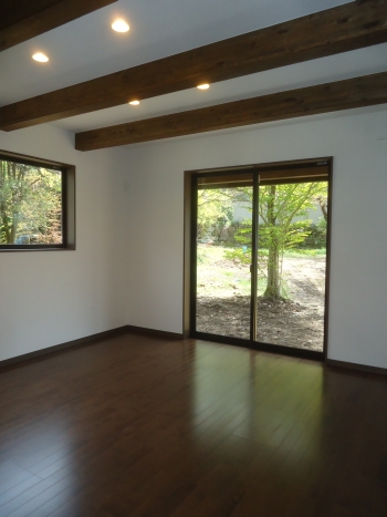 梁見せ天井の部屋