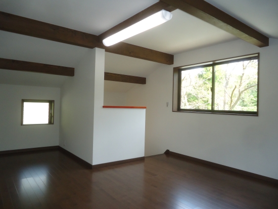 梁見せ天井のロフト