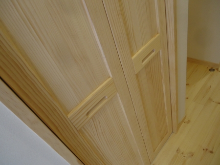 無垢の収納扉(ウッドワン)