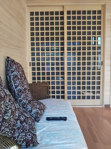 格子デザインの建具