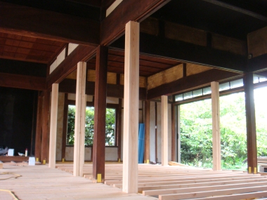 国産材のヒノキ柱