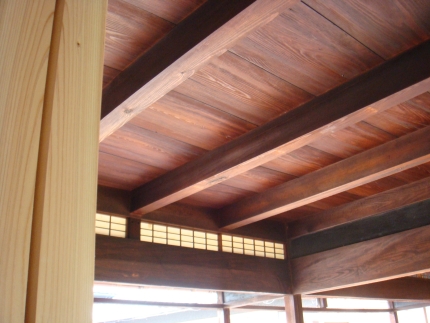 梁の見える天井