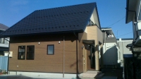 コンパクトな三角屋根の家