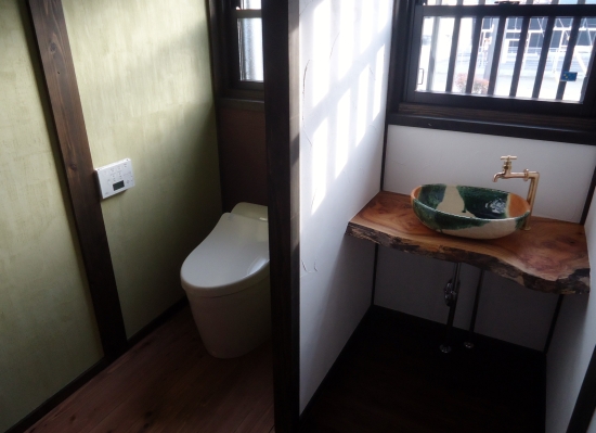 トイレと手洗いコーナー