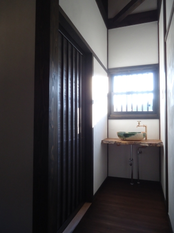 廊下の手洗いコーナー