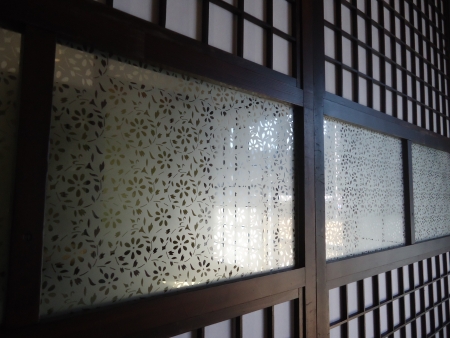 模様ガラスの古建具
