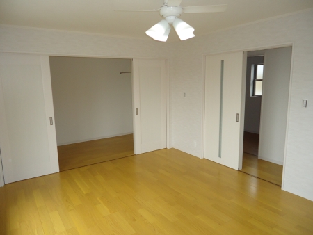 明るい木目のフローリング